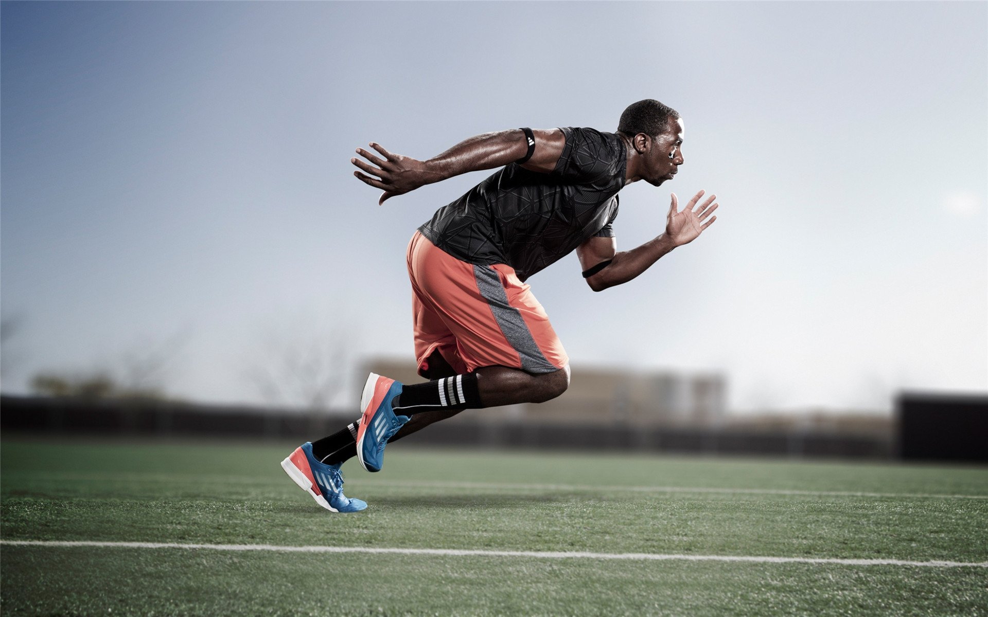 快船小前锋晒家庭合照感谢支持力量，快船大前锋